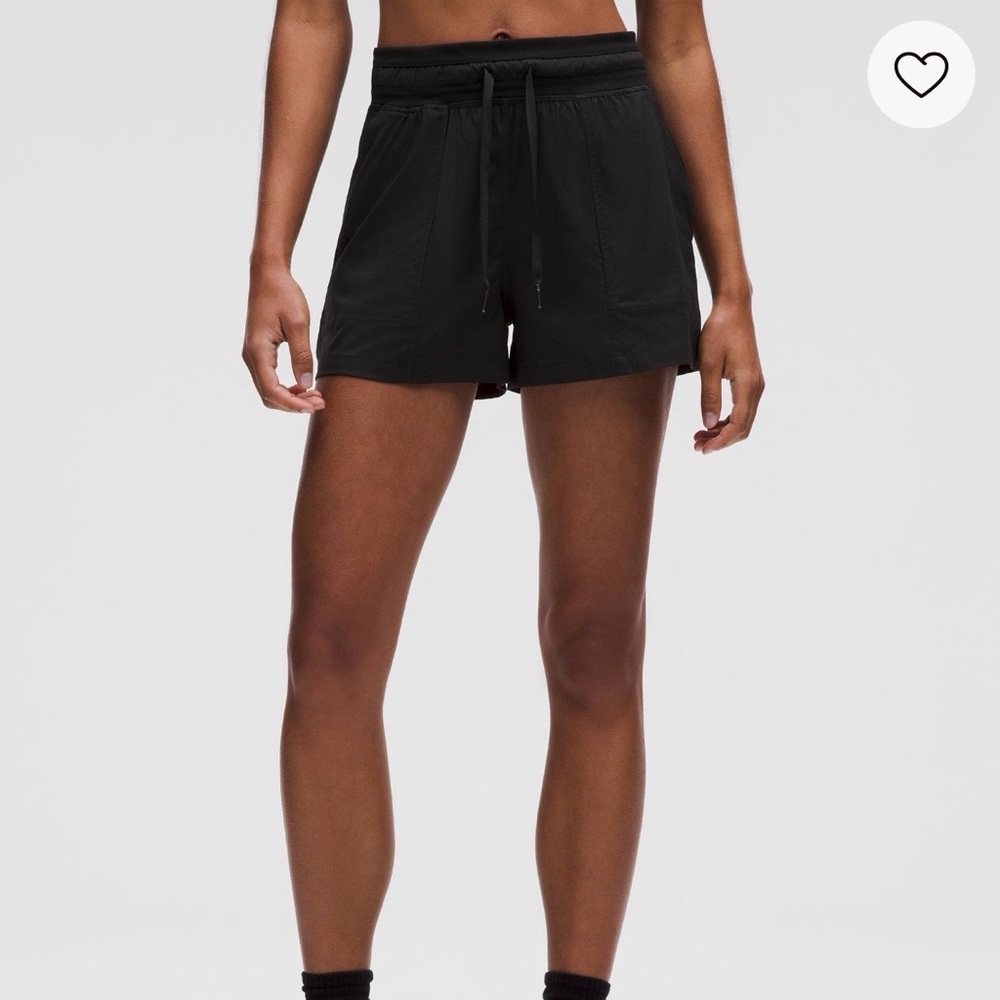 Dance Studio High-Rise Short